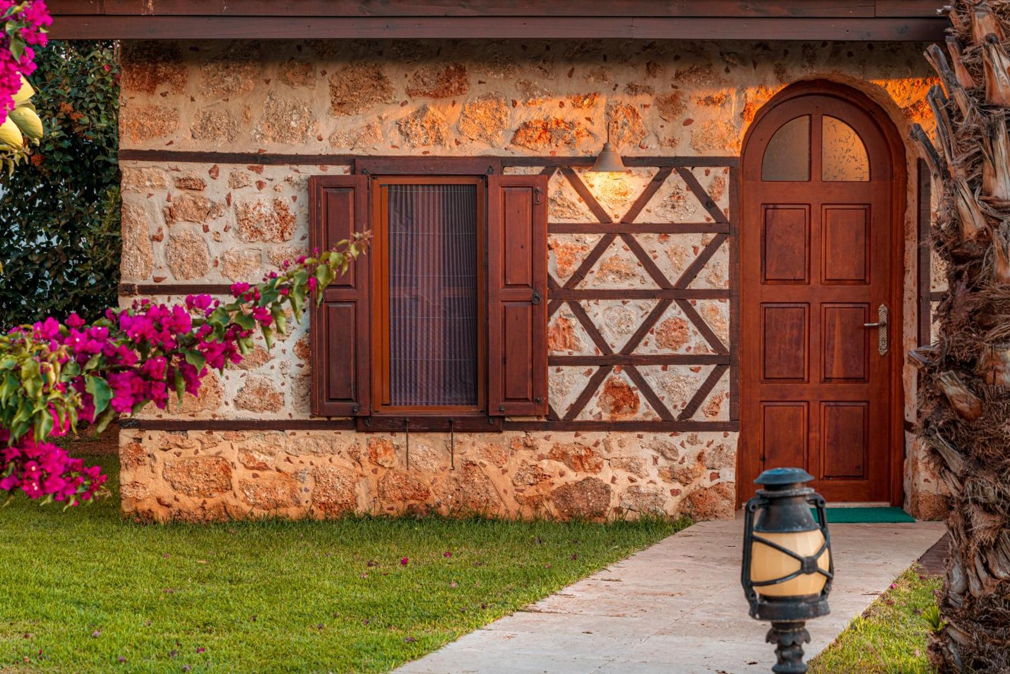 Sedir Park - Beach Bungalow Kargıcak Eksteriør billede